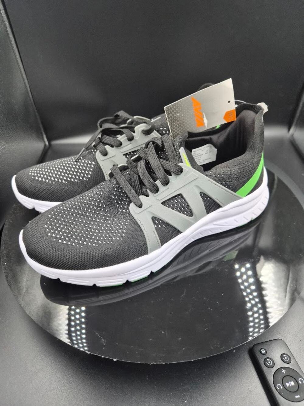 AVIA Mens Sneakers Shoes size 11.5
